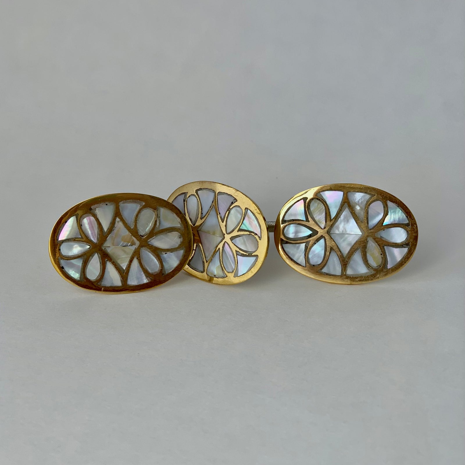 Mother of Pearl Oval Knob